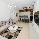 Green Cost Luxury Apt 239