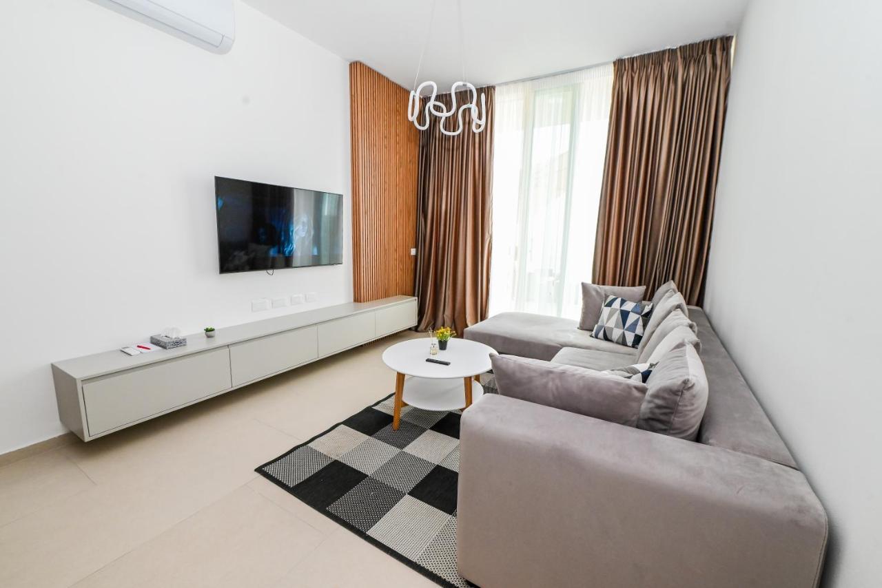 Cost Luxury 239 Palasë