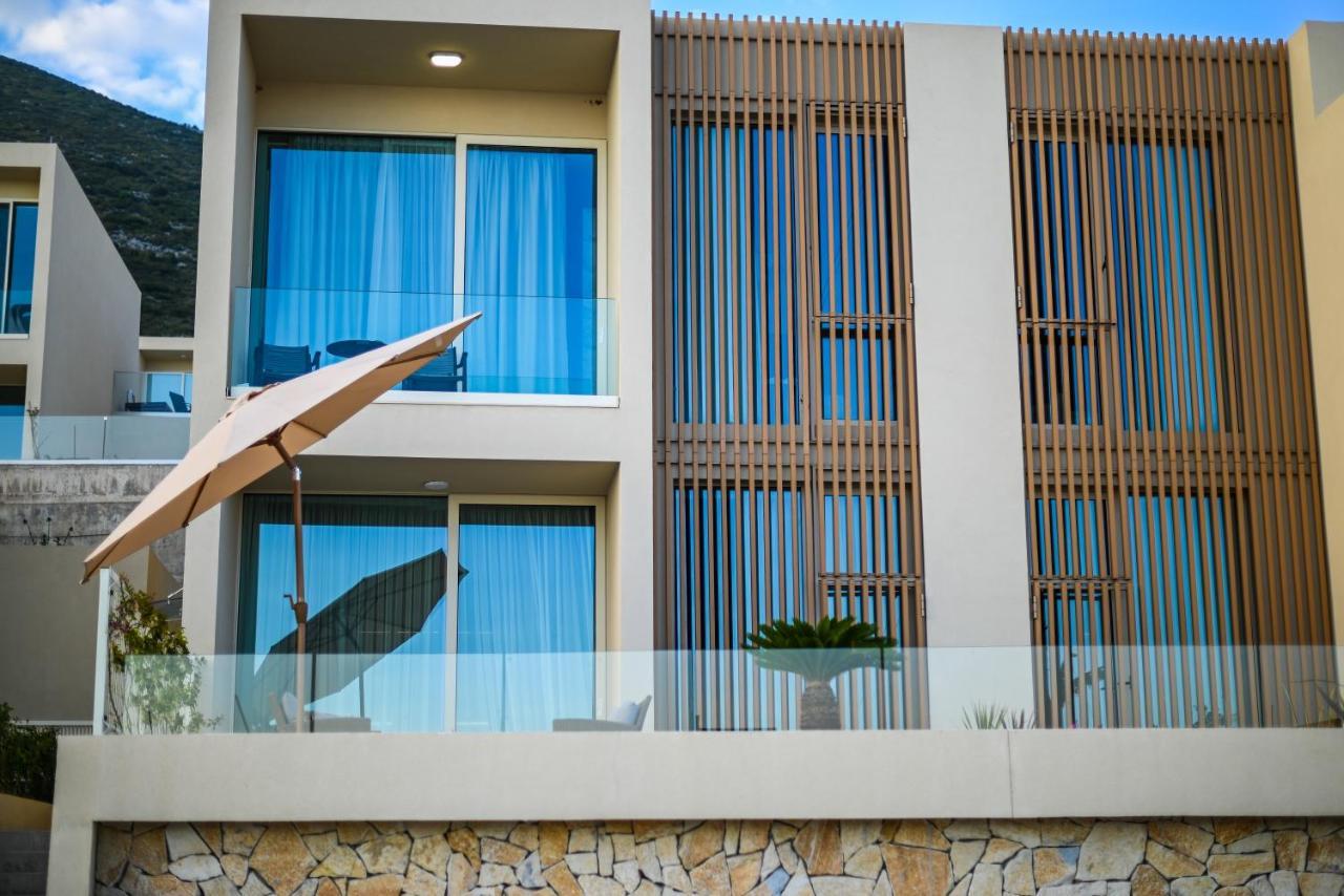 Cost Luxury 239 * Palasë